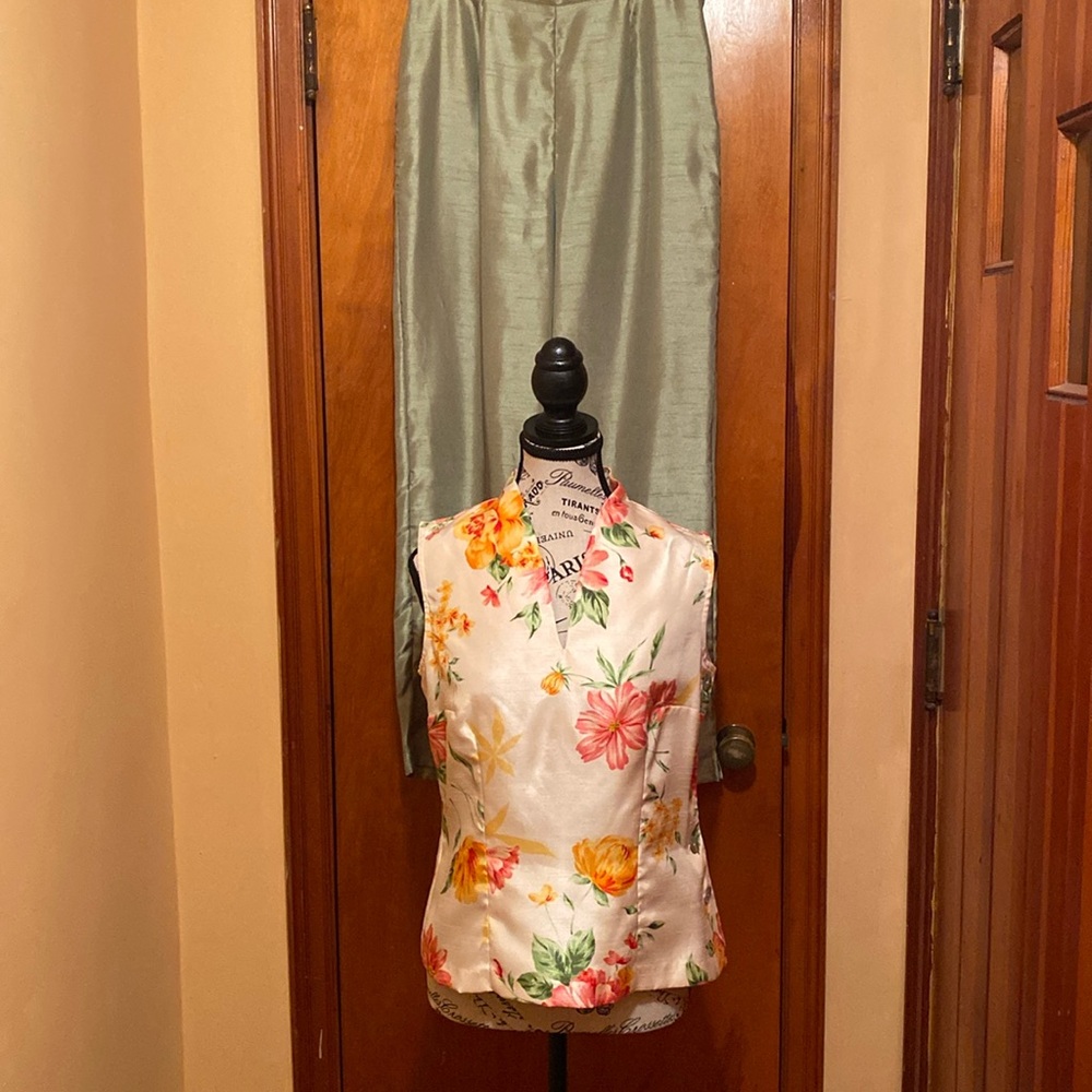 Women’s 2 piece set by Dressbarn